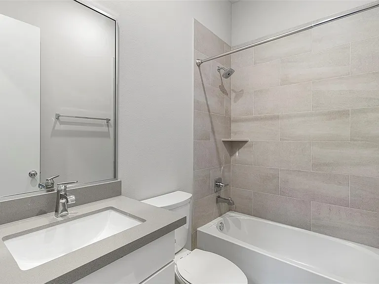 604 Thornton Oaks Ln #B — Photo 4