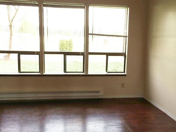 4th image of 940 Enterprise Dr NE Unit D