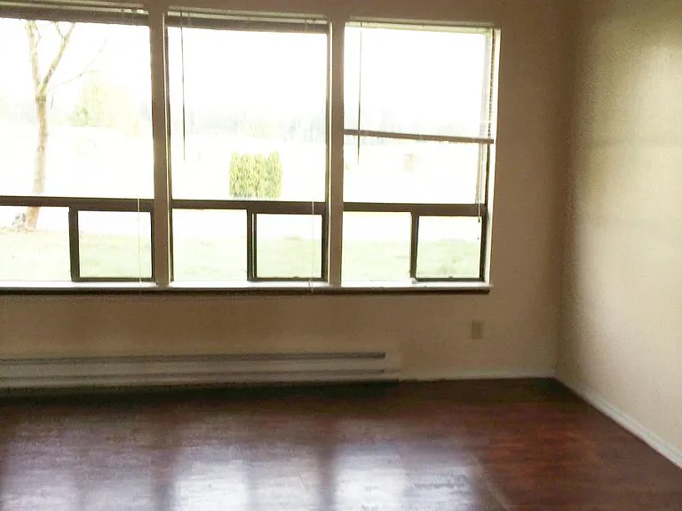 940 Enterprise Dr NE #D — Photo 4