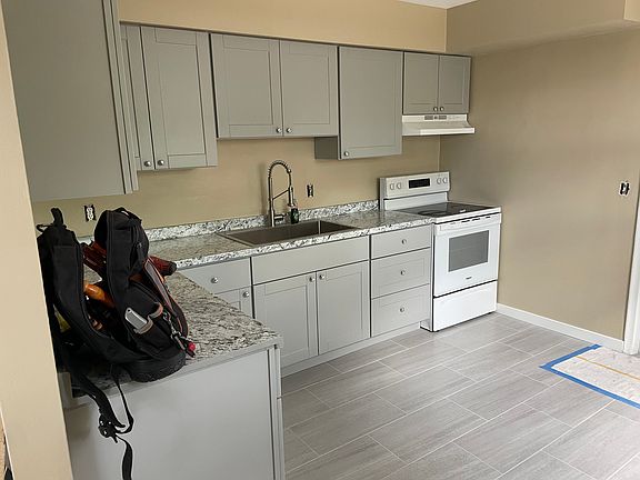 3rd image of 1122 S H St APT 2