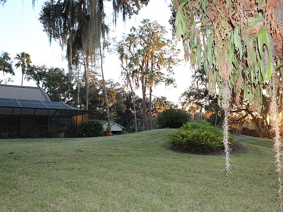 5th image of 2102 Arbor Oaks Dr