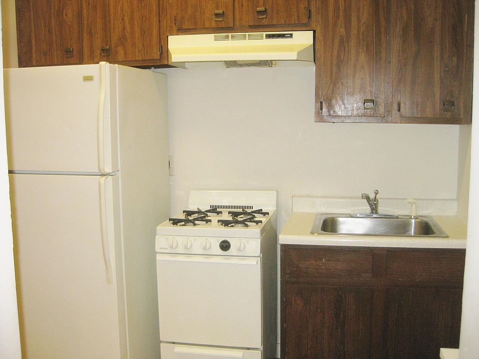 2nd image of 1357 Main St APT 2