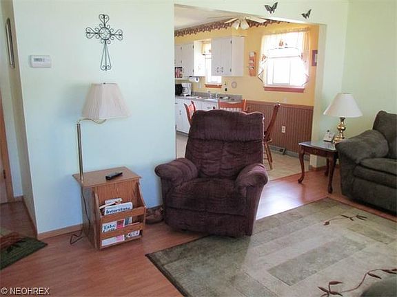 5th image of 352 E 329th St