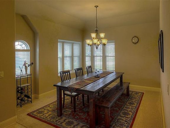 5th image of 3621 Hyde Park Dr