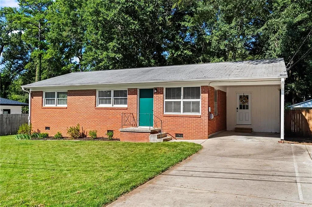 3 bed, 1.0 bath, 1088 sqft, $2,000 — Photo 2