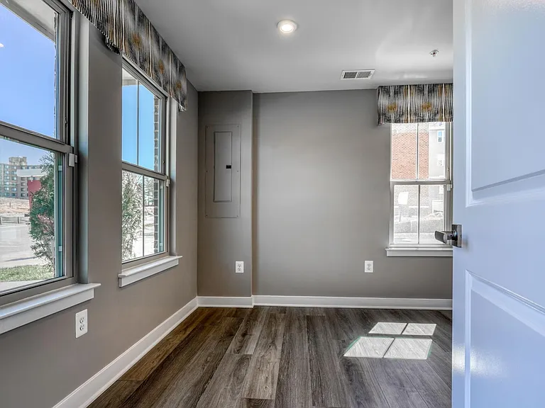 6100 Northwest Dr #1 — Photo 36