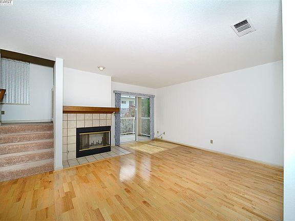 3rd image of 298 Estabrook St