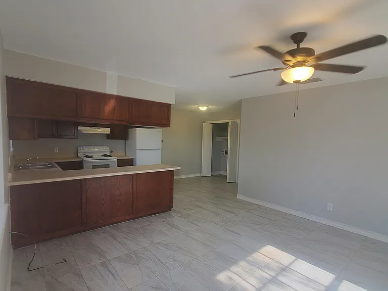 2515 Boston St — Photo 3
