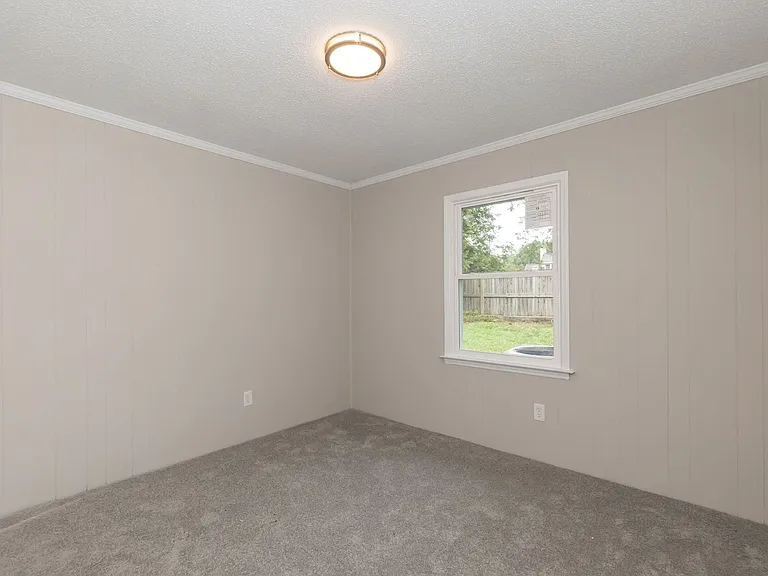 106 Warren St W — Photo 14