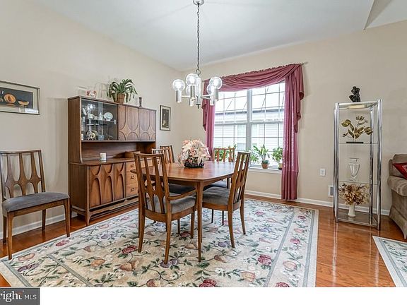 5th image of 68 Honeyflower Dr