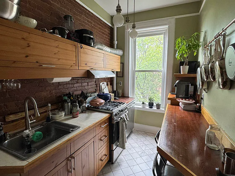 158 Noble St #3 — Photo 10
