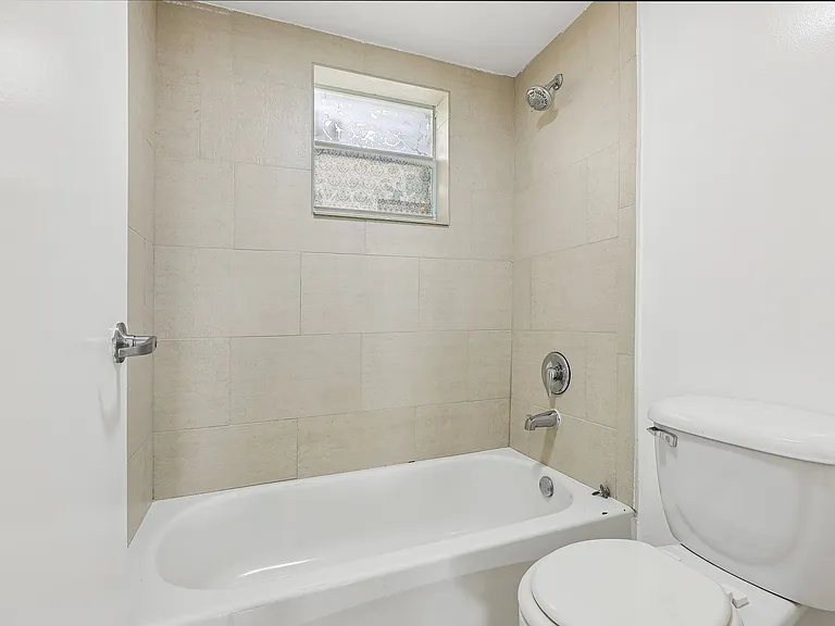 The Oaks Condominium — Photo 20