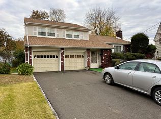 41 Country Club Ln, Springfield, NJ 07081