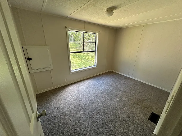 7301 Glade Rd SE — Photo 8