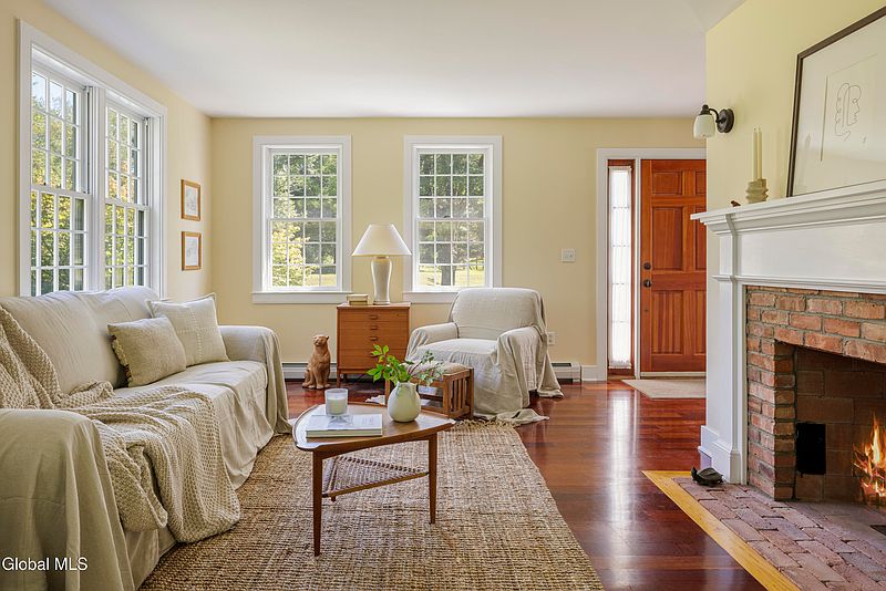 4th image of 28 Greenbrook Drive