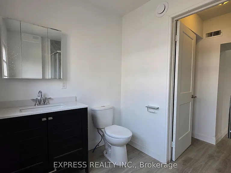 252 James St S #301 — Photo 8