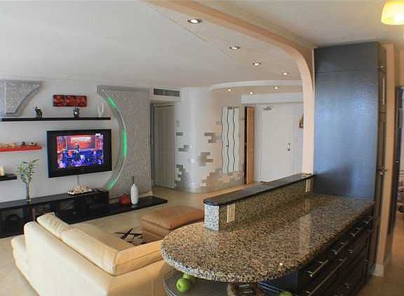 5th image of 301 174th St APT 1515