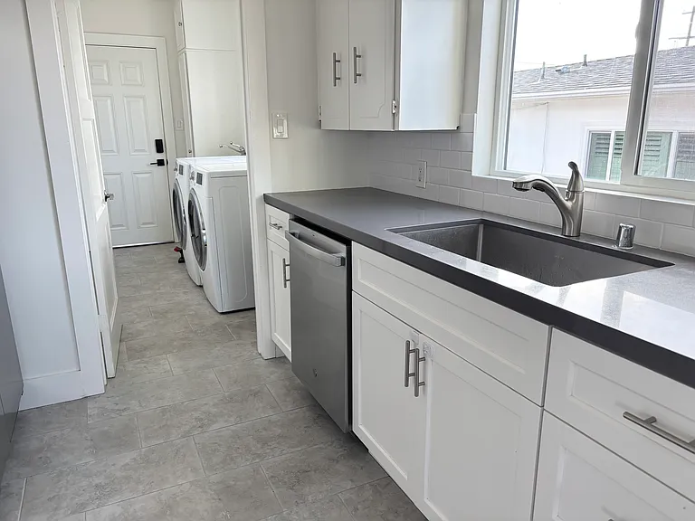 3507 S Cloverdale Ave — Photo 11