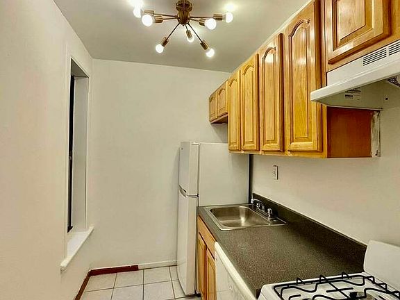 3rd image of 1490 Bedford Ave