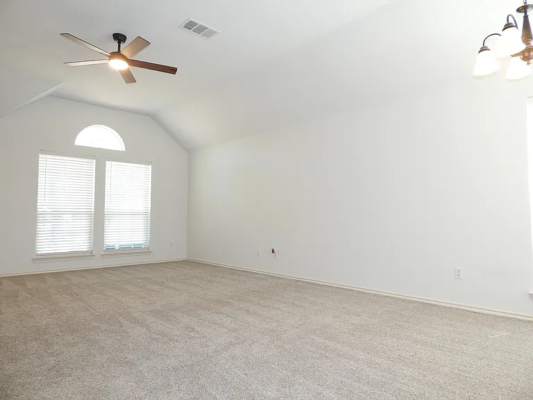 1412 Wesley Dr — Photo 7