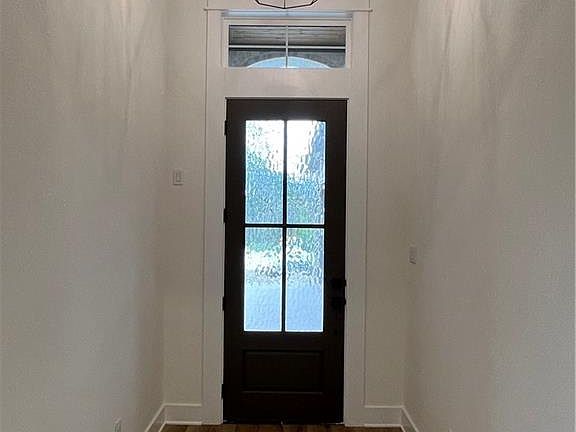 2nd image of 1701 Valley Cir