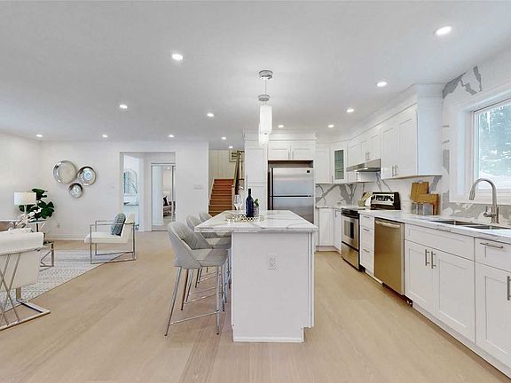 5th image of 8 Thornbay Dr