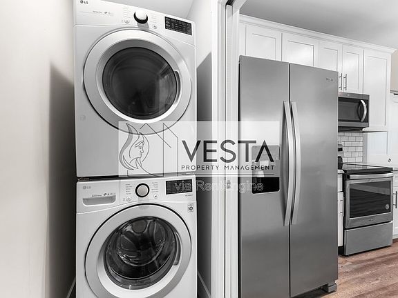 3rd image of 12 Riddle Rd