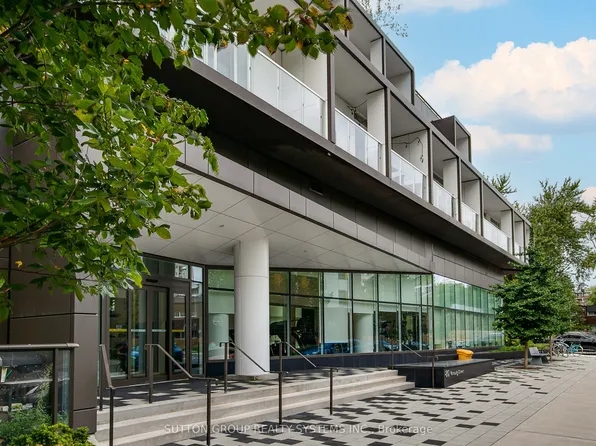 80 Vanauley St #910, Toronto, ON M5T 0C9