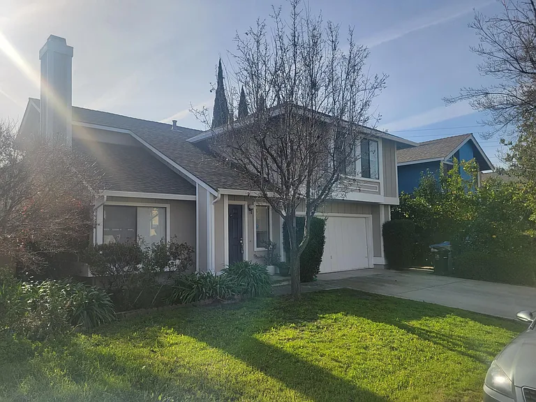 2224 Emerald Hills Cir — Photo 2