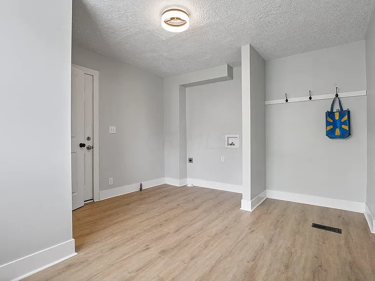 First floor washer/dryer hookups