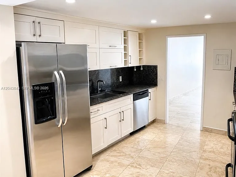 5255 Collins Ave #7B — Photo 13