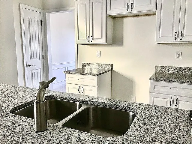 1390 Diplomat Dr — Photo 14