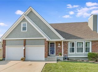 1301 NE Hunters Rd, Blue Springs, MO 64014