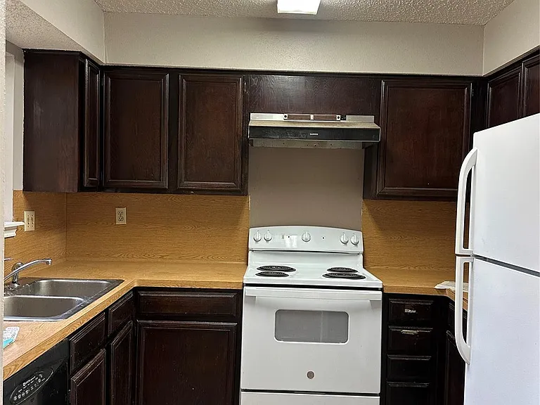 10104 Waterstone Dr — Photo 7