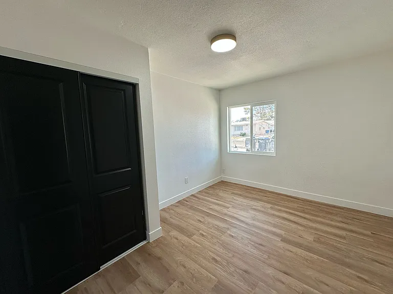 1032 E Hassett Ave — Photo 7