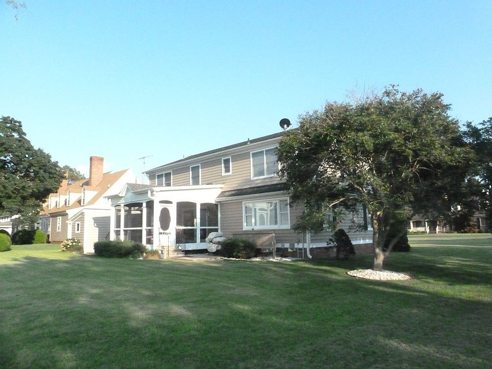 2nd image of 601 Riverdale Rd