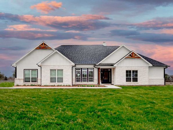 Brookwood Modern Farmhouse Plan, Katy, TX: Build On Your Lot