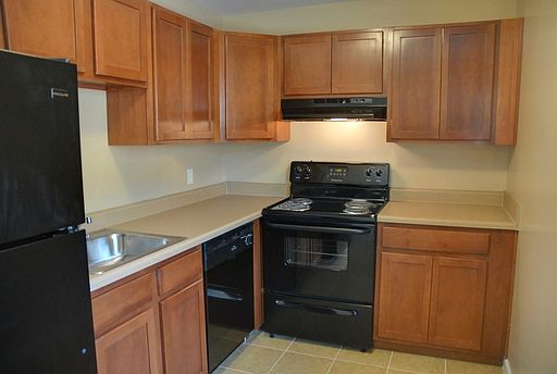 2nd image of 815 Front Ave APT 4