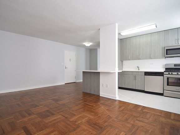 Harbor House - Living Room - H39-01B