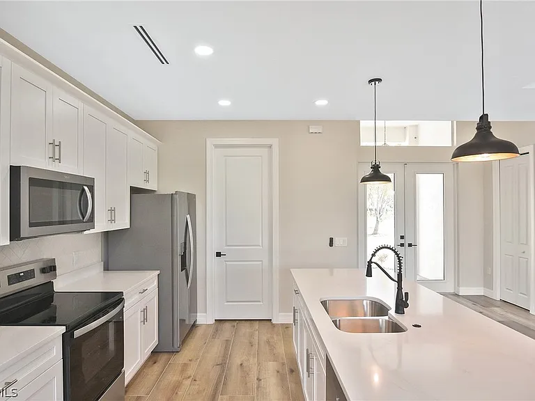 1906 NW 28th Ave — Photo 10