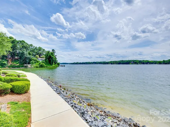 14053 Queens Harbor Rd, Charlotte, NC 28278