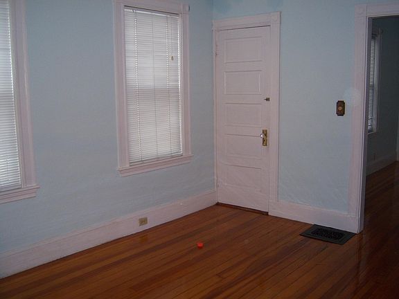 4th image of 37-39 Royal St