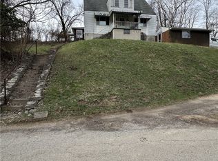 67 Pumpkin Center Rd, Finleyville, PA 15332