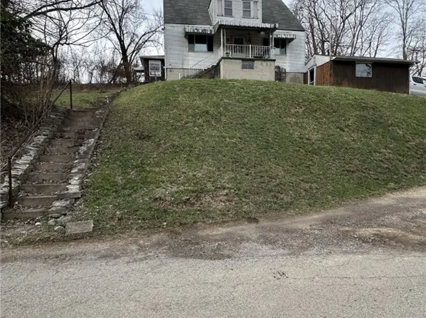 67 Pumpkin Center Rd, Finleyville, PA 15332