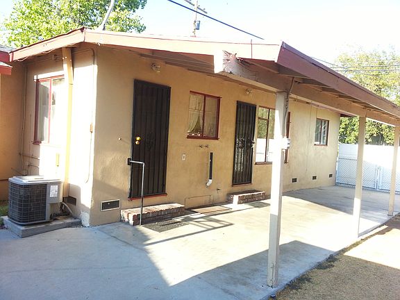 Covered patio & W/D hook ups!