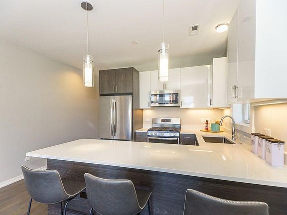 3rd image of 2529 W Congress Pkwy #1