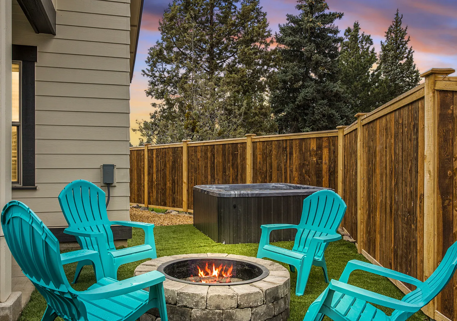 Modern Home with Hot Tub, Game Room & 2 King Suites. 60 day minimum — Photo 3