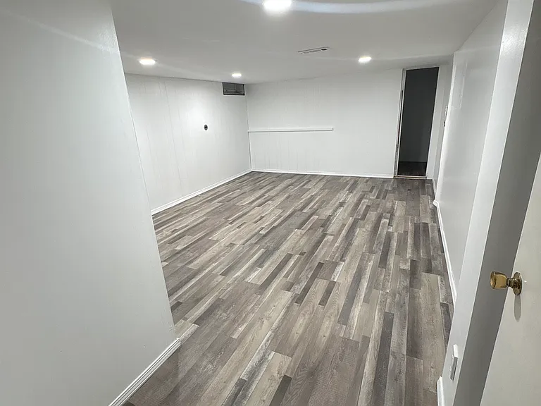 2110 W Woodbury Ln — Photo 19