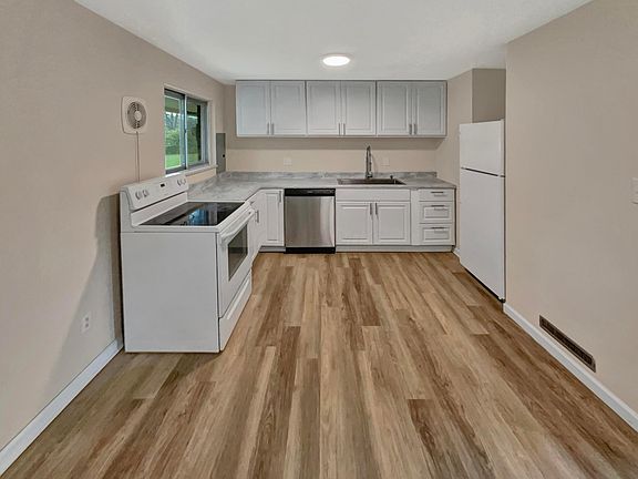 4th image of 3495 Roswell Dr