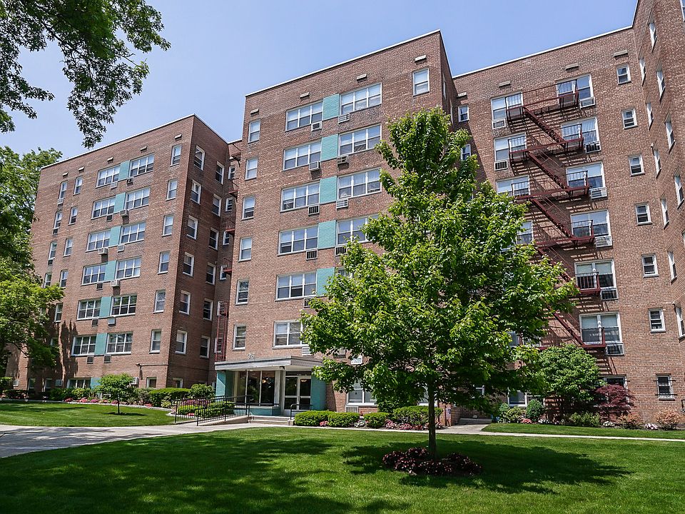 1st image of 98 Dehaven Dr APT 2L